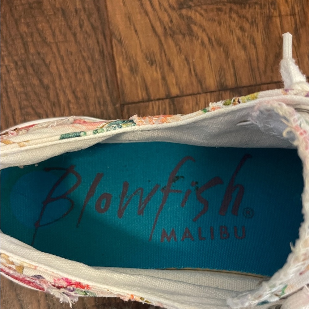 Blowfish Floral Canvas Lace-Up Sneakers in white with Multicolor Flowers 9.5 - Picture 4 of 5